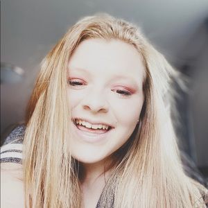 Meet your Posher, Chloe